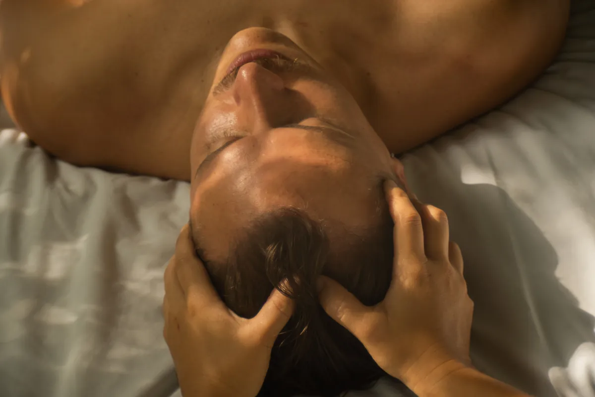 The Benefits of Coconut Oil in Therapeutic Massages